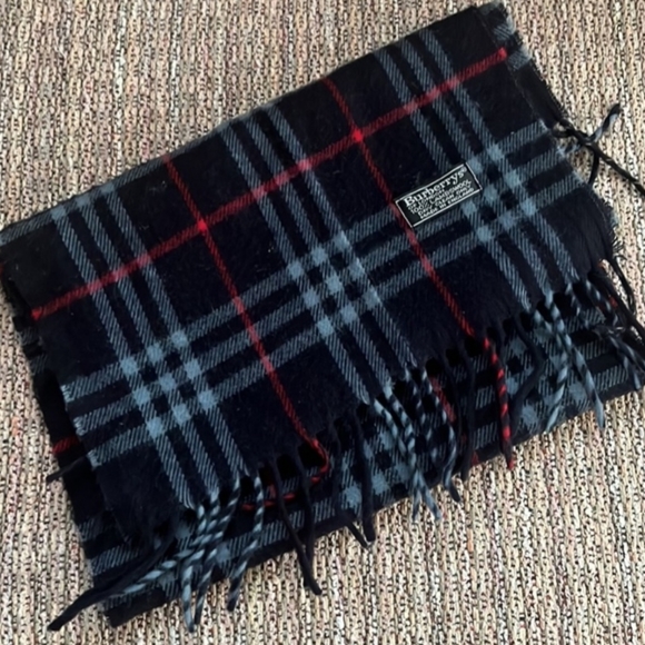 Burberry vintage Lambwool Scarf - Picture 3 of 5